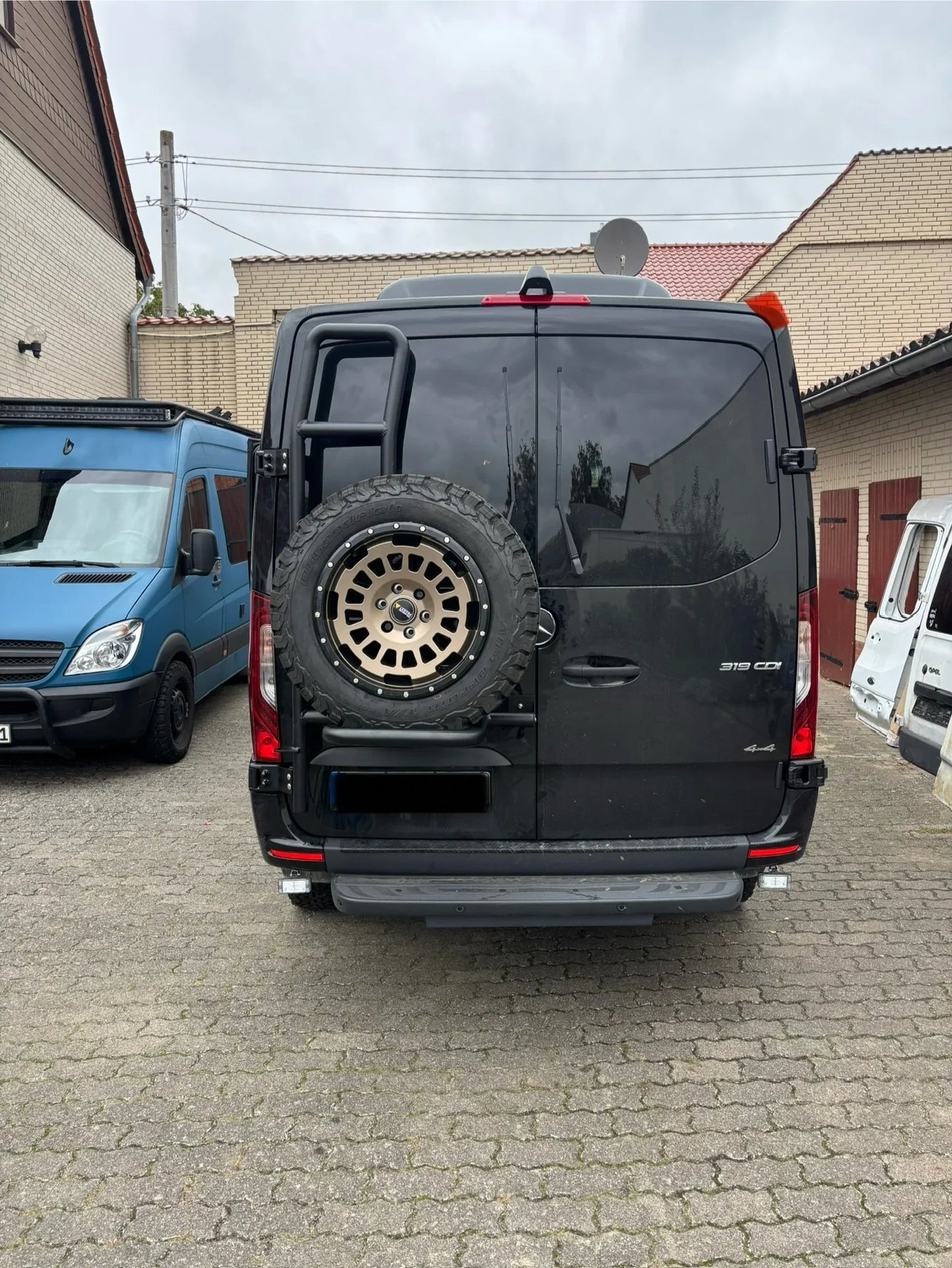 Heckleiter mit Reserveradhalter für  Mercedes Sprinter (ab Bj. 2006 ) und VW Crafter (Bj. 2006-2016) *H1*